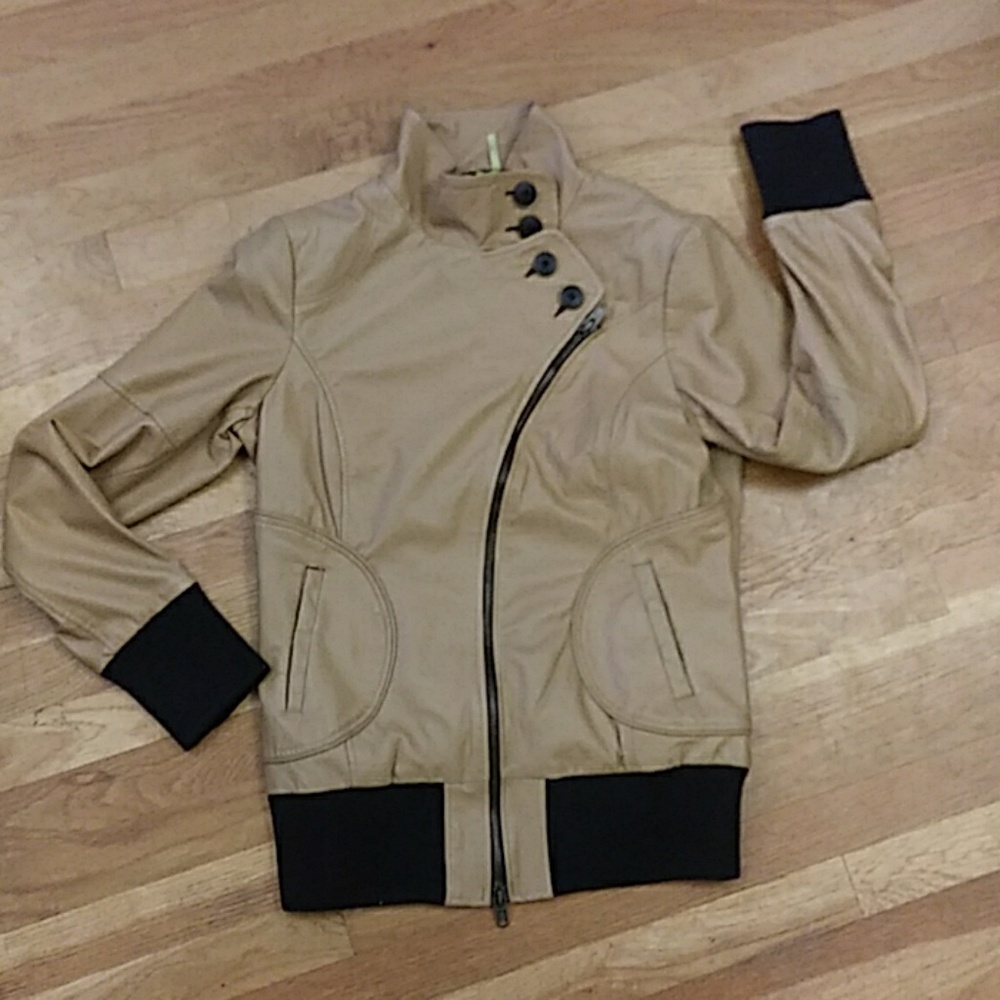 Leather jacket - Picture 4 of 8